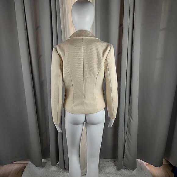 BCBGMaxAzria 100% Wool Cream One Button Blazer With Faux Pockets. Size 2 - Picture 3 of 12